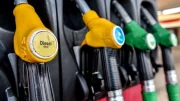 Partout en France, le carburant pas cher pousse les automobilistes à la consommation