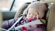 Un petit tour en voiture : le remède magique contre un bébé grognon ?