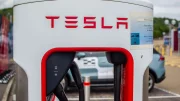 Tesla fait grimper les tarifs de ses Superchargeurs