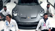 Musée Porsche : des écologistes collés au sol pendant 42 h