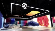 Volkswagen présente un nouveau modèle électrique lors du CES 2023
