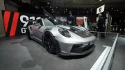La Porsche 911 GT3 RS passe difficilement inaperçue au Salon de Bruxelles 2023