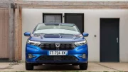 E. Macron va offrir une Dacia Sandero aux retraités pour compenser les deux ans de cotisation supplémentaires