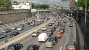 Paris va encore reporter son interdiction des voitures polluantes