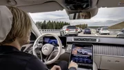 Mercedes bat Tesla pour la conduite autonome en Californie