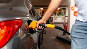 Prix du carburant : ça s'emballe, le litre d'essence à plus de 2€ en moyenne en France, c'est fait !
