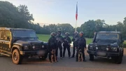 Les policiers d'élite français roulent en Ineos Grenadier anglais