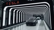 Tesla poursuit sa hausse, Stellantis poursuit sa baisse