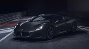 Maserati MC20 Notte, dans la nuit noire et obscure