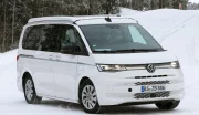 Volkswagen California (2024) : le van aménagé hybride rechargeable surpris en plein test hivernal