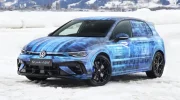 Volkswagen Golf R restylée : la sportive de sortie sur la glace avant sa présentation