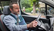 Conduire avec un plâtre ou une attelle : que risque-t-on ? Police, assurances : voici leurs réponses…