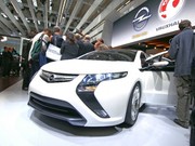 Opel présente l'Astra et l'Ampera électrique