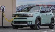 Fiat Grande Panda (2024) : la citadine italienne innove avec un câble de recharge intégré