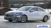 Dépouillée en partie de son camouflage, la nouvelle Mercedes CLA dévoile un peu de ses secrets