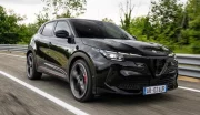 Alfa Romeo Junior Q4 (2025) : une transmission intégrale pour le petit SUV premium