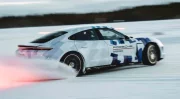 Un Porsche Taycan GTS a battu le record du monde de drift sur glace