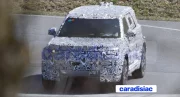 Surpris en pleine séance d'essai, le « baby » Land Rover Defender se prépare pour 2027 !