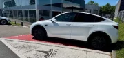 Entretien d'une Tesla : le récit de notre drôle d'expérience en Tesla Center