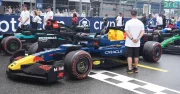 Devinez ce qu'il se passe quand on donne aux pilotes de F1 des voitures en Lego
