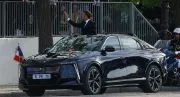 Emmanuel Macron a roulé en DS N°8 “Présidentielle” électrique pour les commémorations du 8 mai