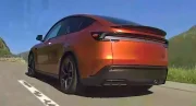 Le nouveau Tesla Model Y Performance surpris sur la route