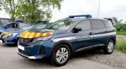 Les gendarmes dans des voitures anciennes, la crise frappe partout