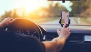 Smartphone au volant : une étude alerte sur les dangers des notifications