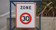 30 km/h en ville, la bonne vitesse ? Ces constats étonnants de TomTom