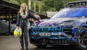 Le futur Porsche Cayenne électrique se fait remarquer dans une course de côte