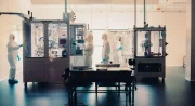 Renault inaugure un laboratoire futuriste pour les batteries de voitures électriques