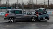 Voitures sans permis : leur fragilité démontrée par un crash-test en plein Paris