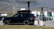 Comment évolue la fiabilité des bornes pour voitures électriques en France ?