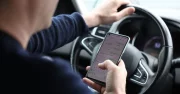 La suspension du permis de conduire pour usage du téléphone portable au volant va t-elle devenir la norme en France