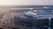Grâce à la politique anti-voiture électrique de Trump, Tesla va fabriquer ses batteries en Europe