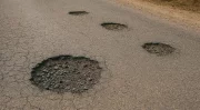 Nids-de-poule : le fléau qui menace les automobilistes, deux‑roues et cyclistes