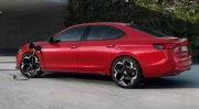 La Skoda Superb iV hybride rechargeable grimpe à 272 ch