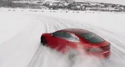 Peut-on vraiment prendre du plaisir en électrique ? Nous avons tenté l'expérience sur un lac gelé au volant d'une Tesla