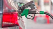 Baisser la TVA sur les carburants, "inutile" et "démagogue", le Premier ministre y va fort