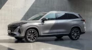 MG présente cette fois un très gros SUV hybride rechargeable à la vocation low-cost