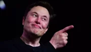 Un pari à 25 milliards, Tesla veut construire une gigantesque usine pour produire les cerveaux de ses voitures autonomes