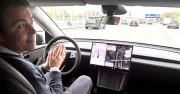 140 km sans toucher le volant ni les pédales : j'ai testé la conduite automatique Tesla, bientôt disponible en France
