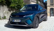 Essai BYD Atto 2 DM-i (2026) : notre avis sur le SUV urbain hybride rechargeable, enfin recommandable ?