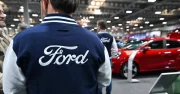 Ford fait marche arrière sur l'IA et recrute 350 ingénieurs tout ce qu'il y a de plus humains