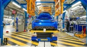 La dernière Alpine A110 actuelle est sortie de l'usine de Dieppe, qui prépare déjà la suite