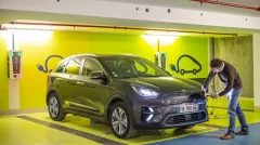 Voitures électriques : quelle marque faut-il acheter pour avoir le plus d'autonomie après 100 000 km ?