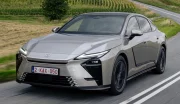 Essai Lexus ES (2026) : hybride ou électrique, la routière japonaise change d'échelle