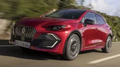 Pourquoi est-ce que la Renault Clio pourrait voir les prix de sa version haut de gamme augmenter de 2 900 euros ?