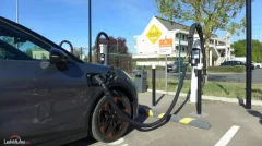 Voiture électrique : une vignette obligatoire pourrait devenir la taxe la plus redoutée de l'ère électrique