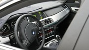 La future BMW Serie 7 restylée dévoile son intérieur pendant une interpellation